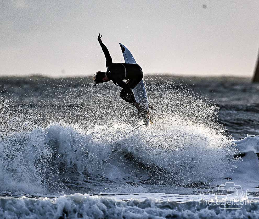 Photo d&apos;un surfeur en Vendée