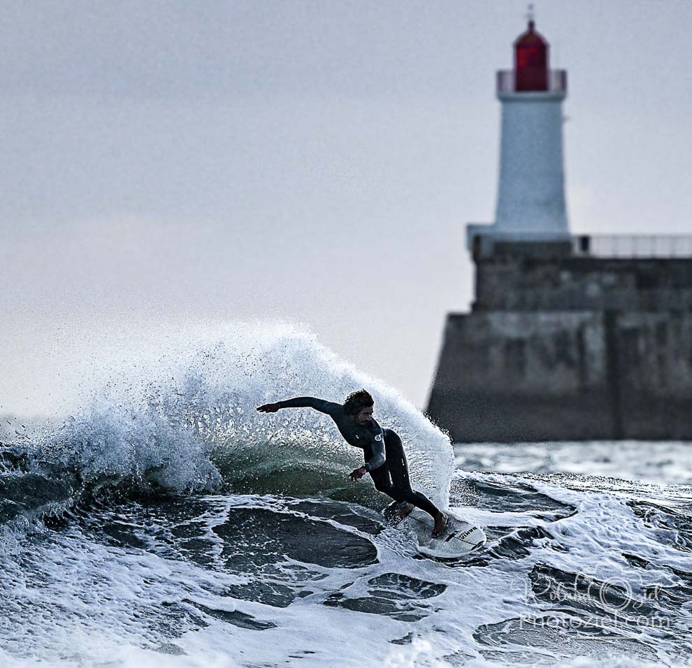 Photographie d&apos;un surfeur en baie des Sables d&apos;Olonne